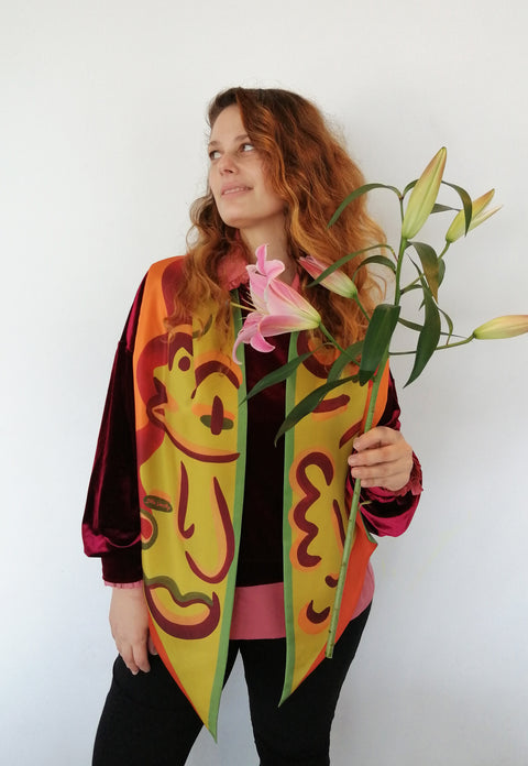 Printed silk scarf in vibrant colors and long shape with diagonal edges